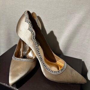 Badgley Mischka Sunset nude Pointy Toe
Pump size 7